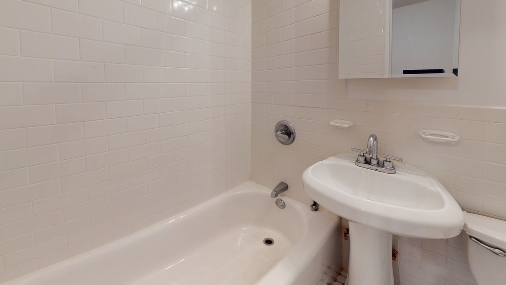 East 90th Street, Great Deal for One Bedroom - Photo 4