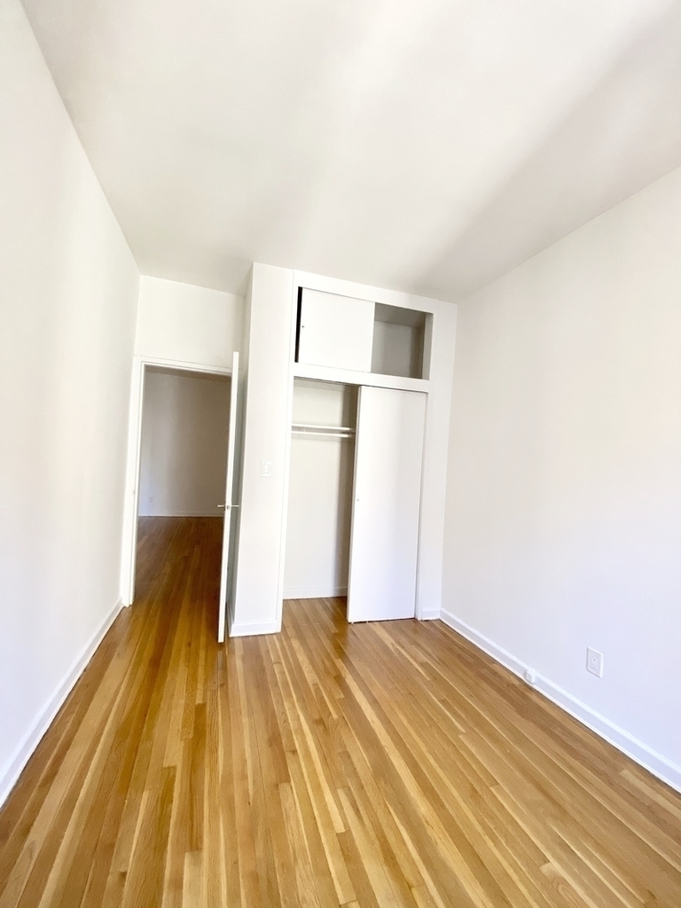 East 81st St, True One Bedroom, Reduced Price!! - Photo 1