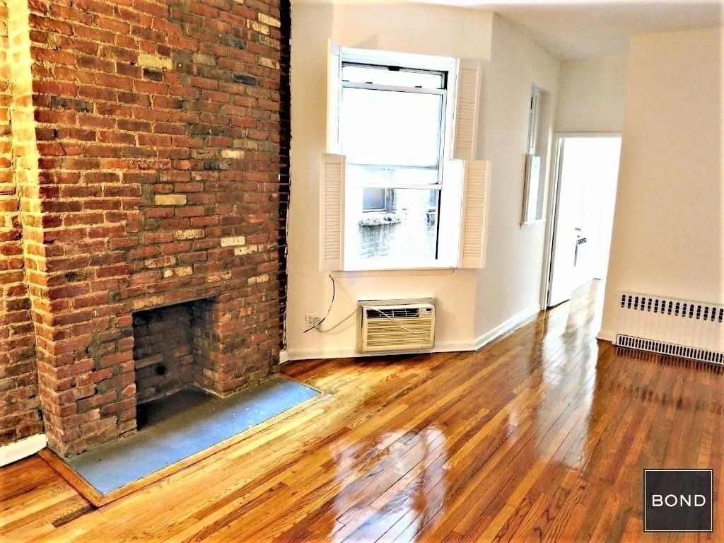 East 87th Street Great Deal, Bright 1 Bed - Photo 0