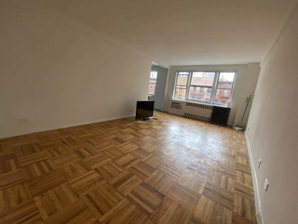 East 86th Street, No Fee, Reduced Price - Photo 5