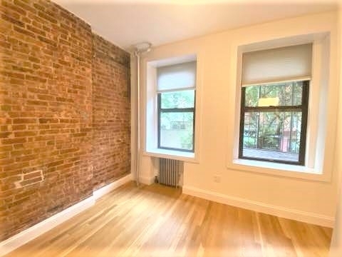 East 73rd Street Queen-Size Bedrooms, No Fee - Photo 4