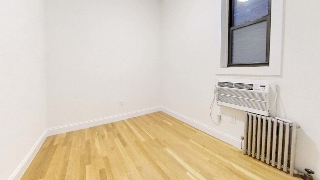 East 73rd Street Queen-Size Bedrooms, No Fee - Photo 3