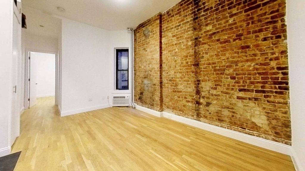 East 73rd Street Queen-Size Bedrooms, No Fee - Photo 2