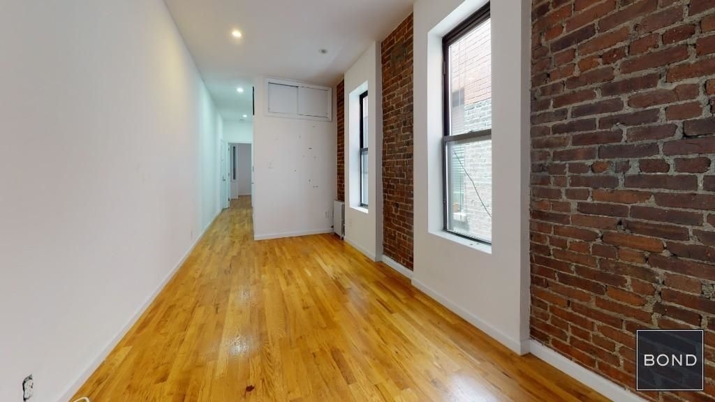 East 85th Street, No Fee  - Photo 1