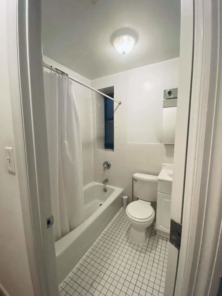 East 85th Street, No Fee, Two Month Free  - Photo 4