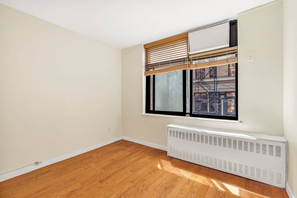 7 East 32nd Street - Photo 1