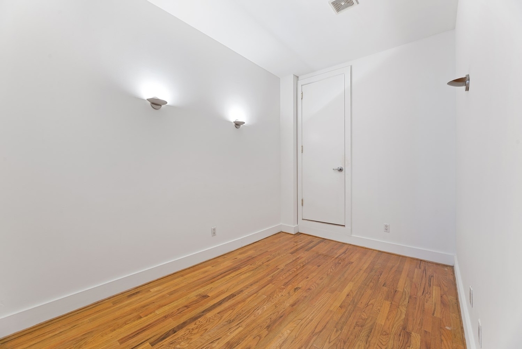 124 East 27th Street - Photo 4