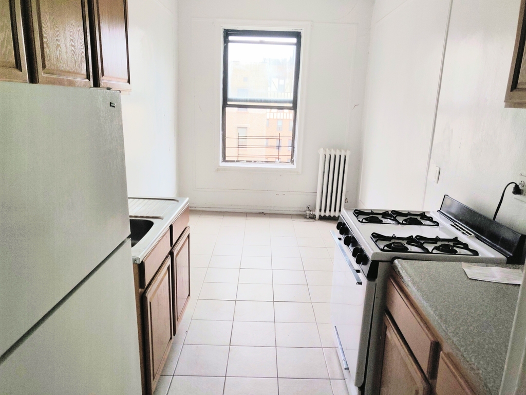 Holland Avenue, Bronx, NY 10462 - Photo 1