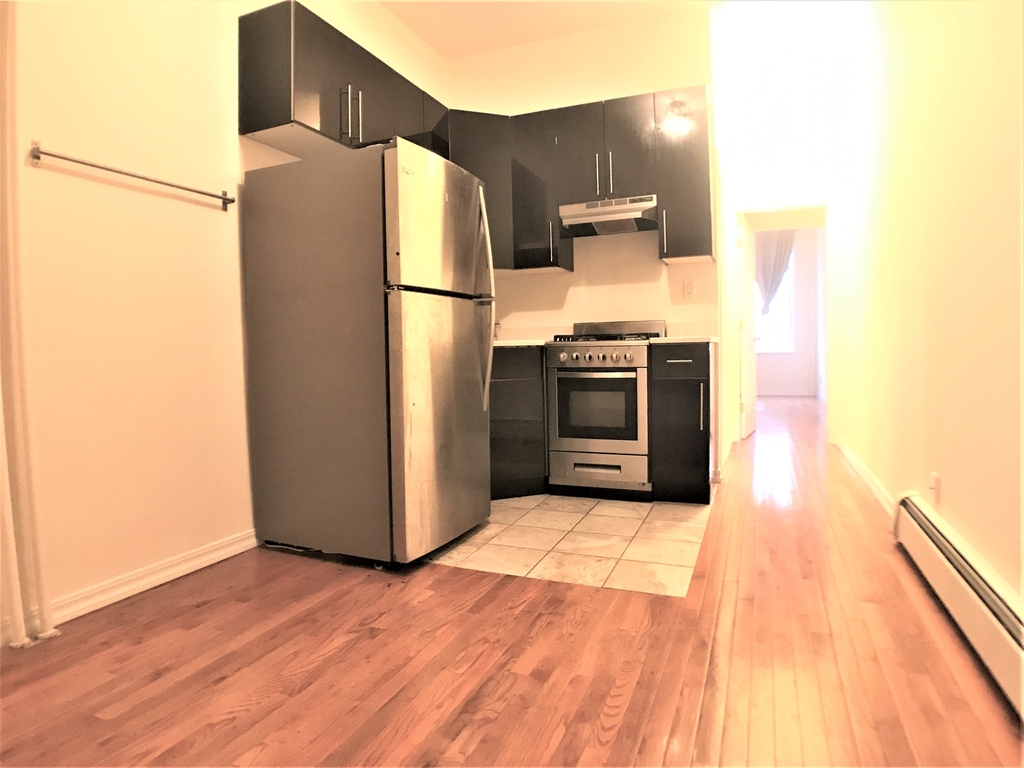 1006 Wyckoff Avenue - Photo 2