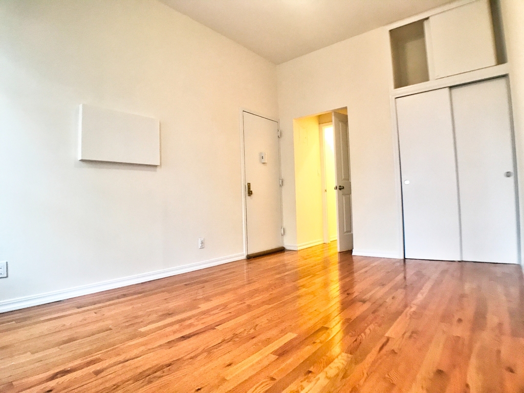 1006 Wyckoff Avenue - Photo 1