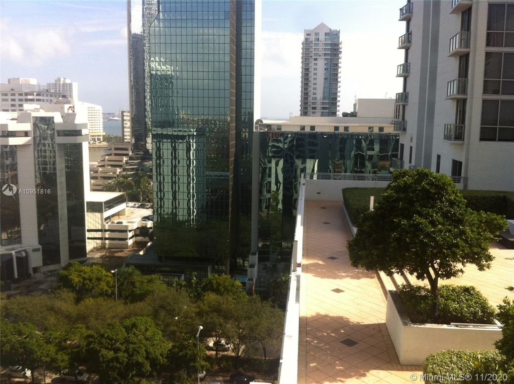 1050 Brickell Av - Photo 14