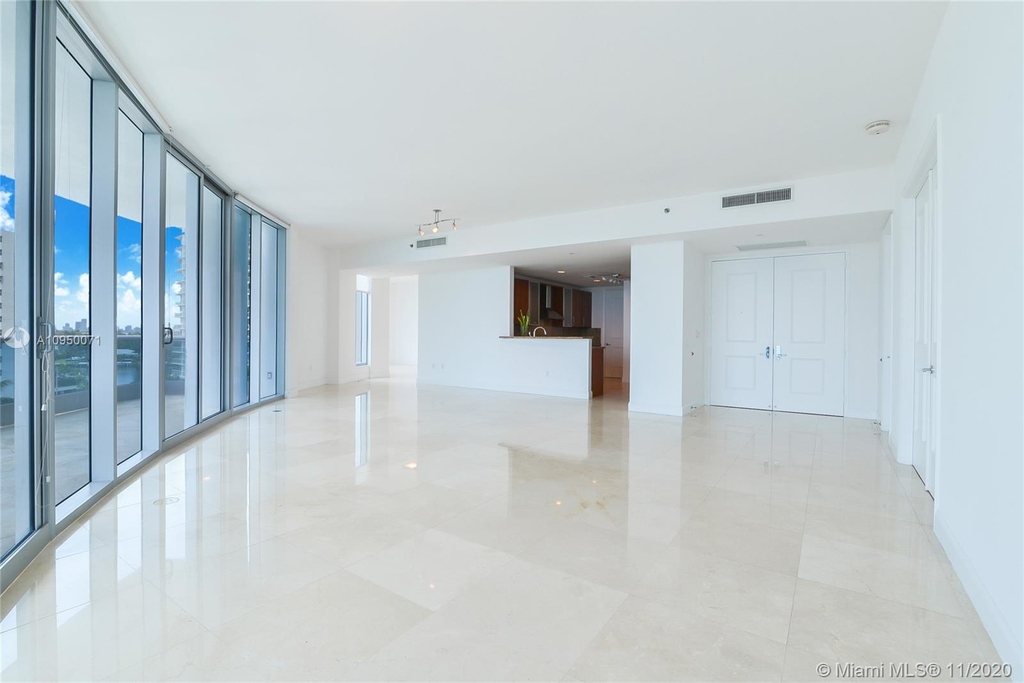 5959 Collins Ave - Photo 3