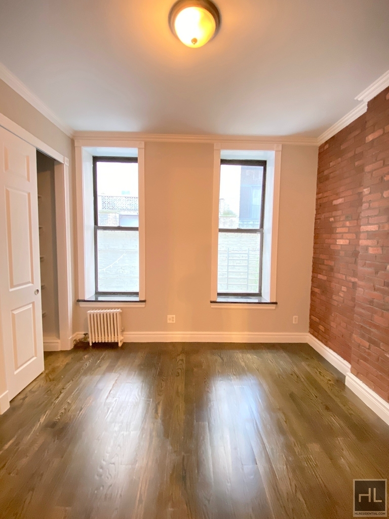 212 East 25 Street - Photo 2