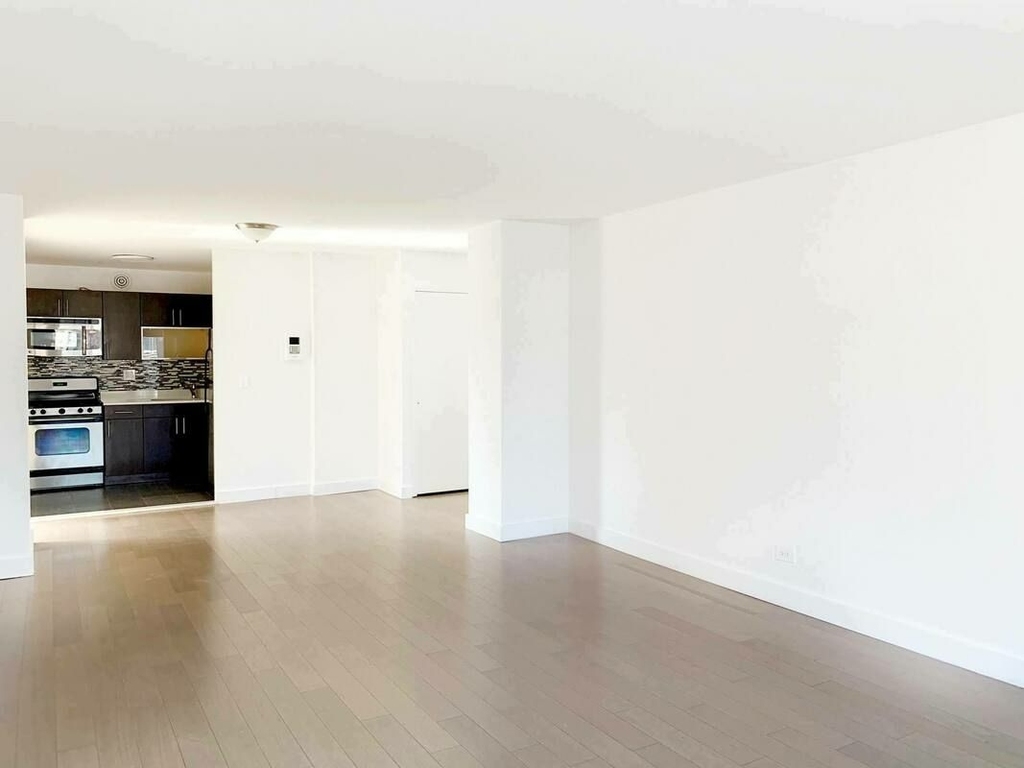 312 East 30th Street - Photo 1