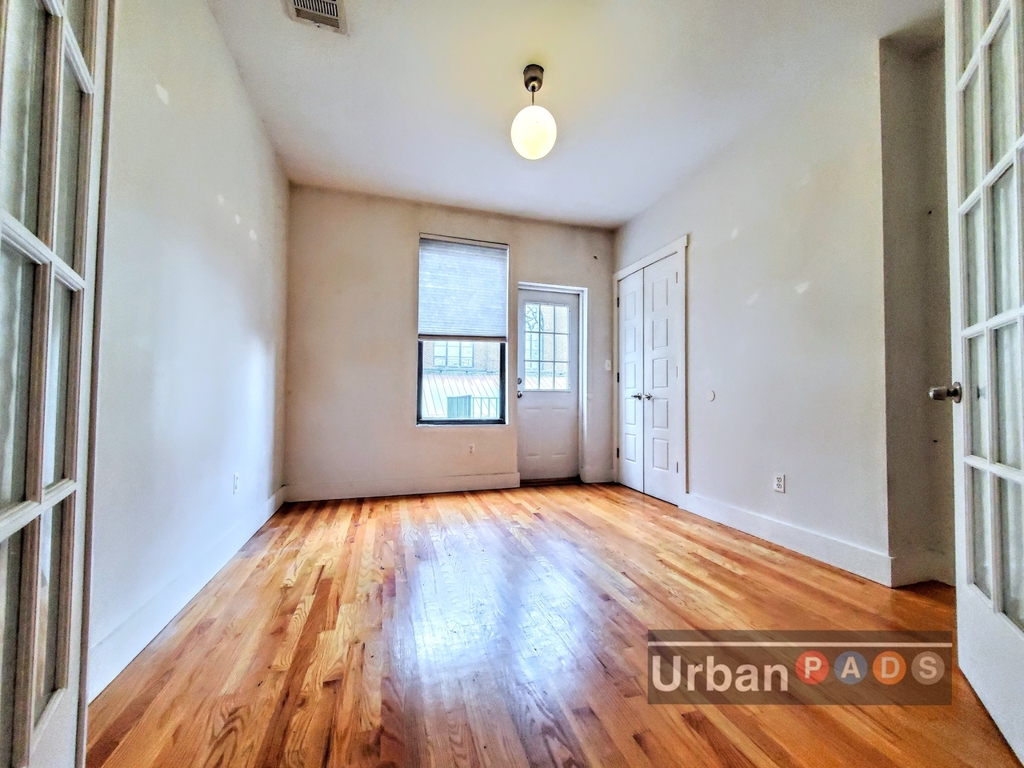 128 Manhattan Avenue - Photo 2