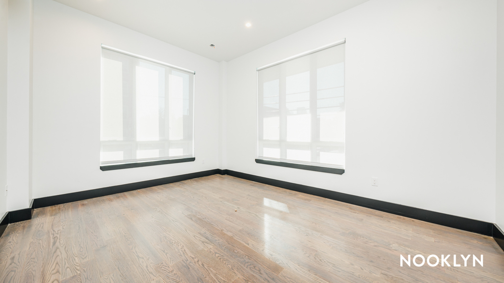 596 East 32nd Street - Photo 10