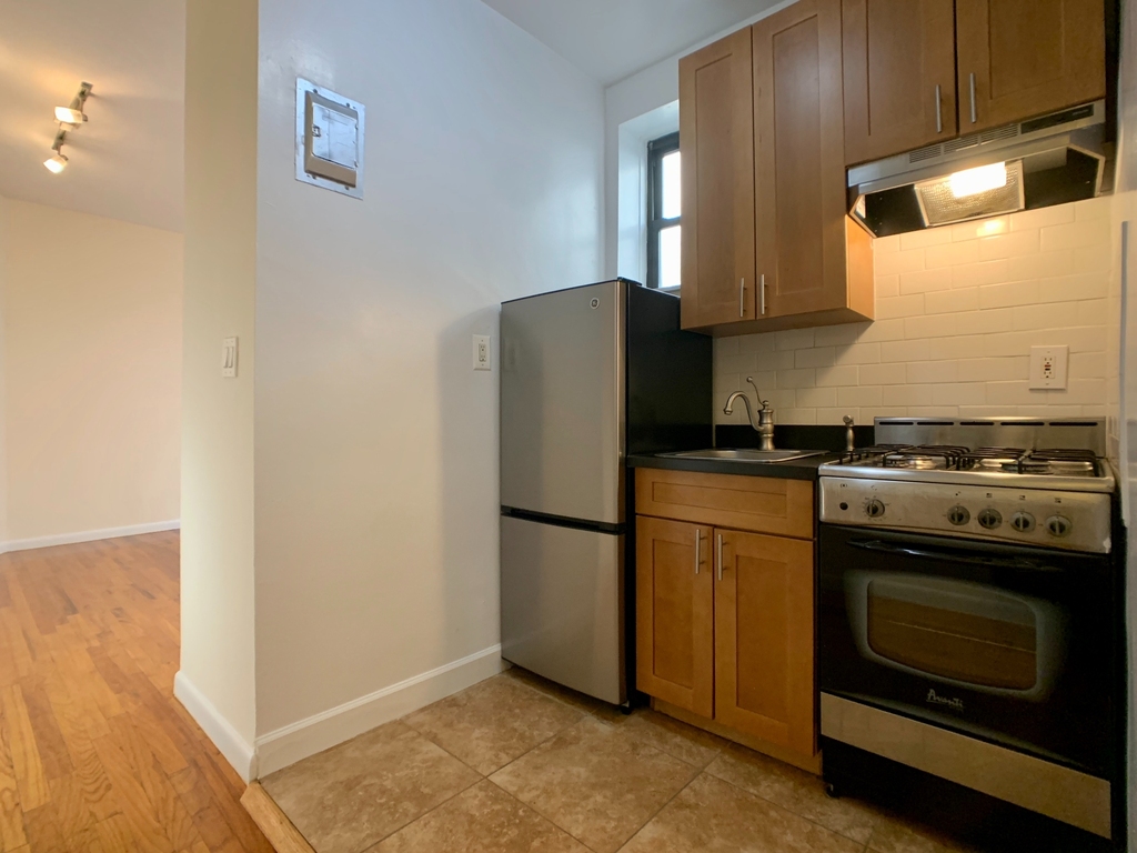 436 E 89th Street - Photo 2