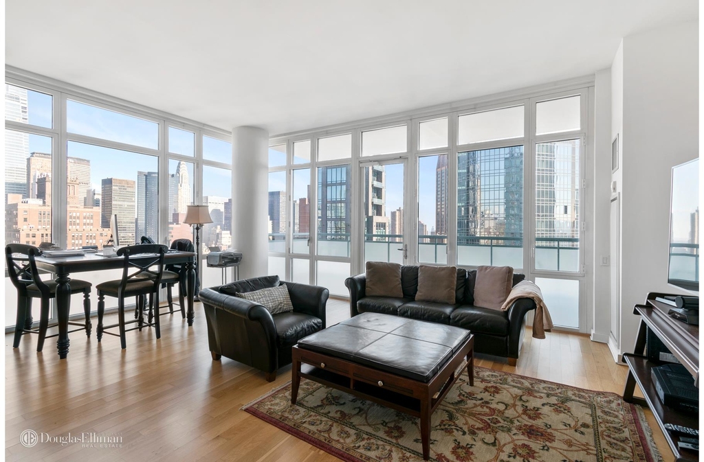 325 Fifth Avenue - Photo 3