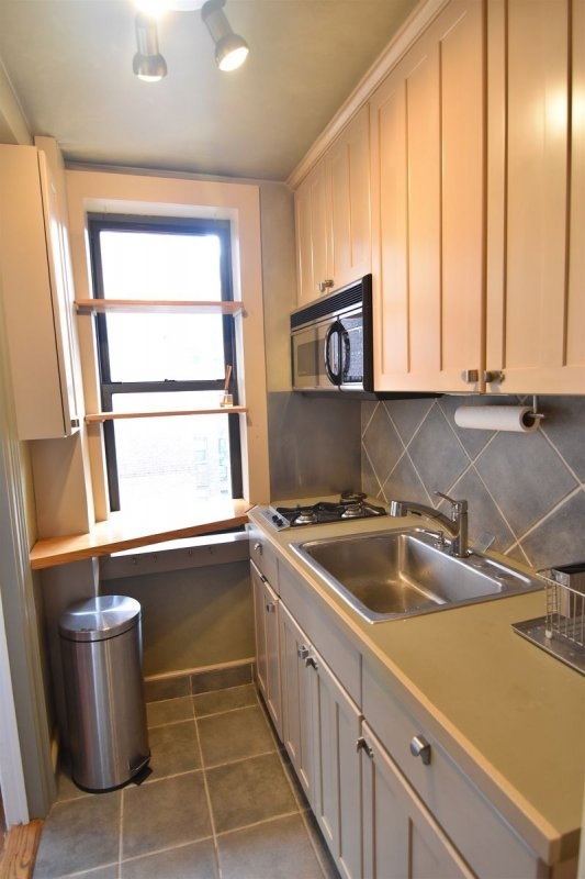 140 East 28th Street - Photo 2