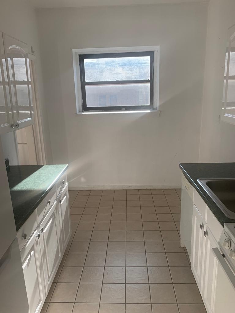 East 83rd Street-2BR - Photo 3