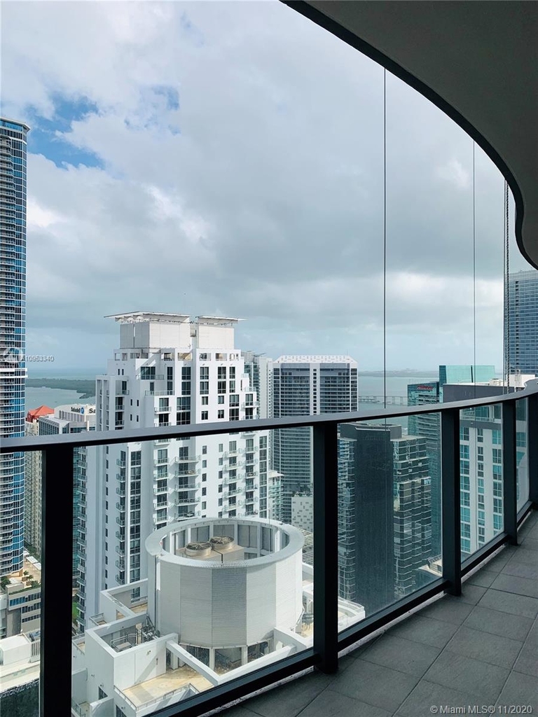 1000 Brickell Plz - Photo 18