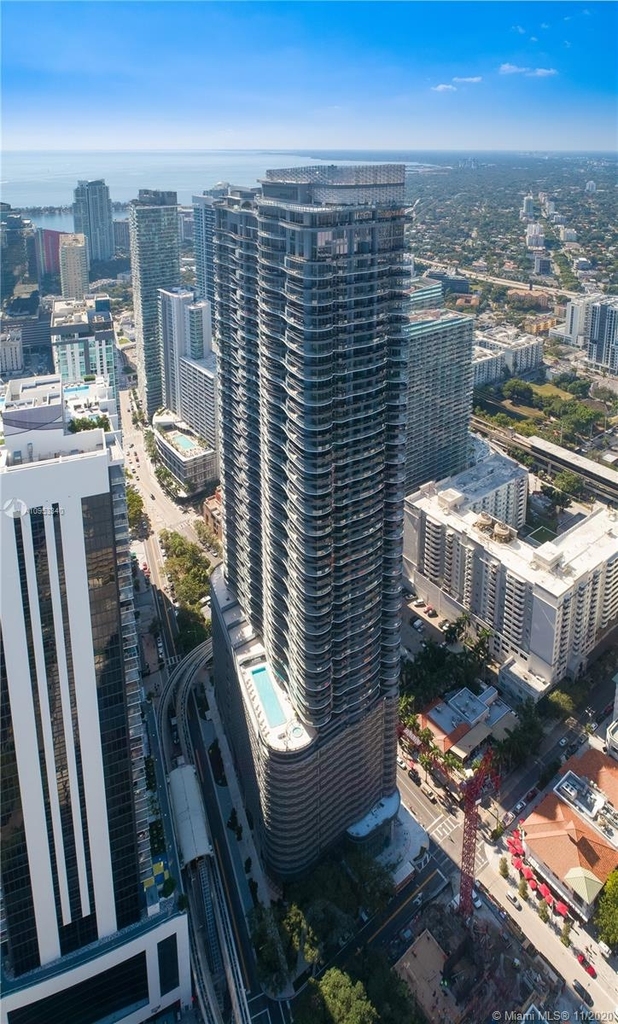 1000 Brickell Plz - Photo 2