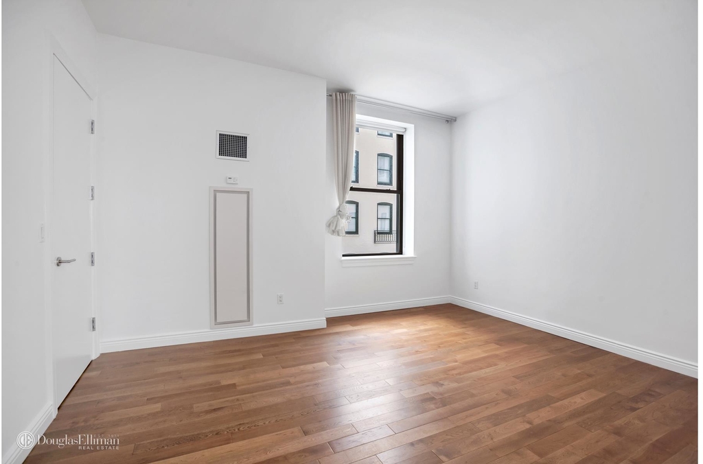 225 Fifth Avenue - Photo 3