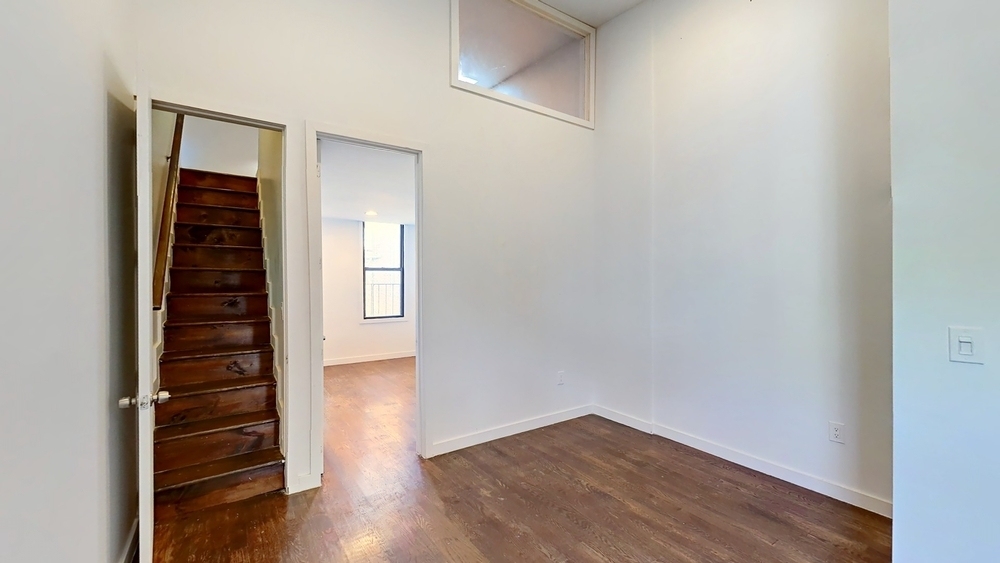 886 Franklin Avenue - Photo 2