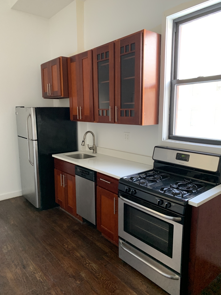 886 Franklin Avenue - Photo 1