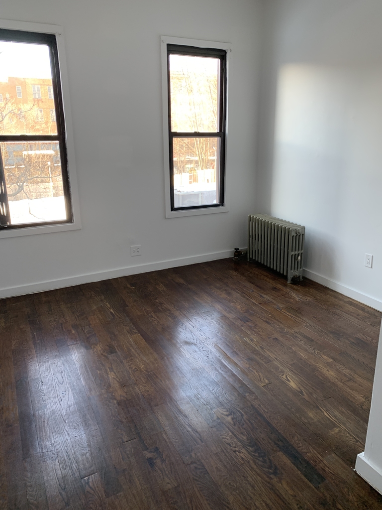 886 Franklin Avenue - Photo 5