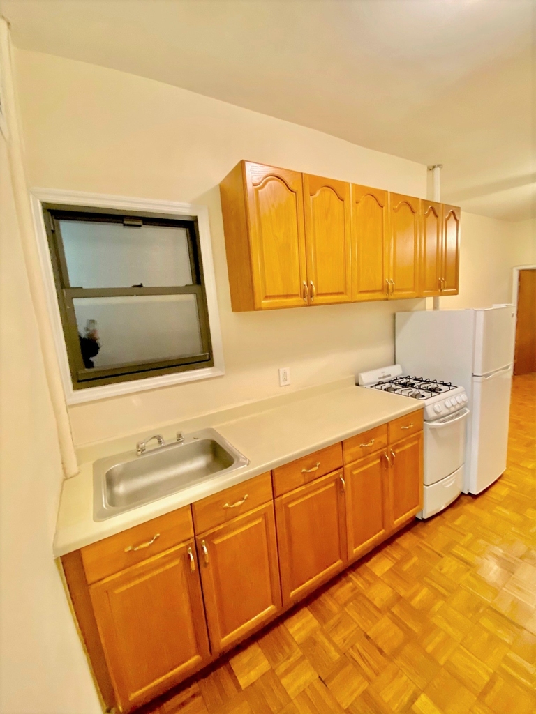 321 East 85th Street - Photo 4