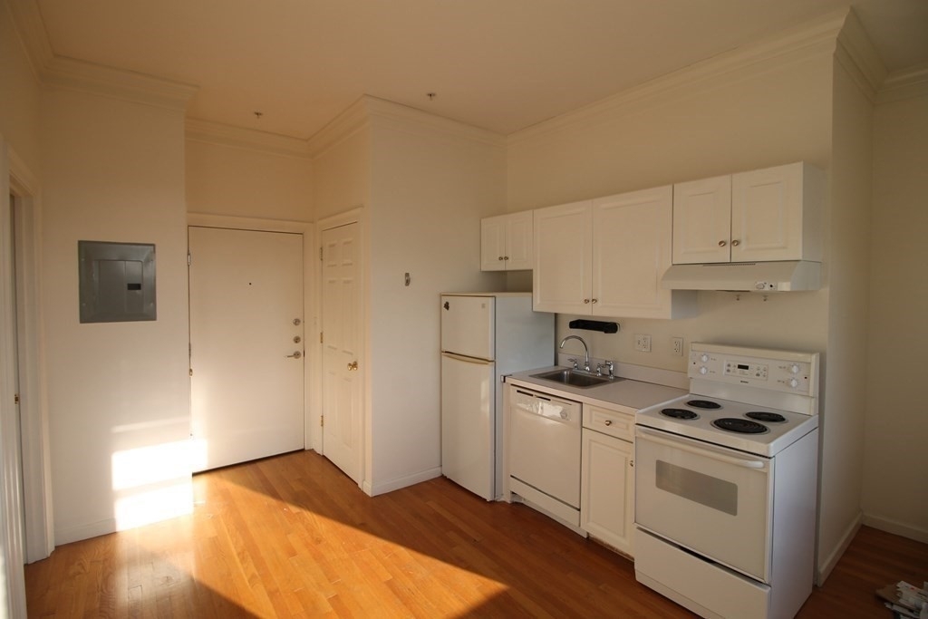 483 Beacon Unit 84 - Photo 1