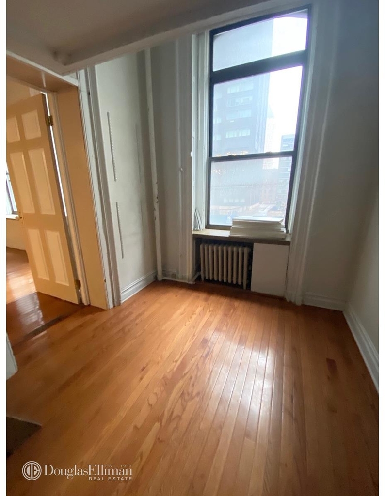 327 West 57th Street - Photo 4