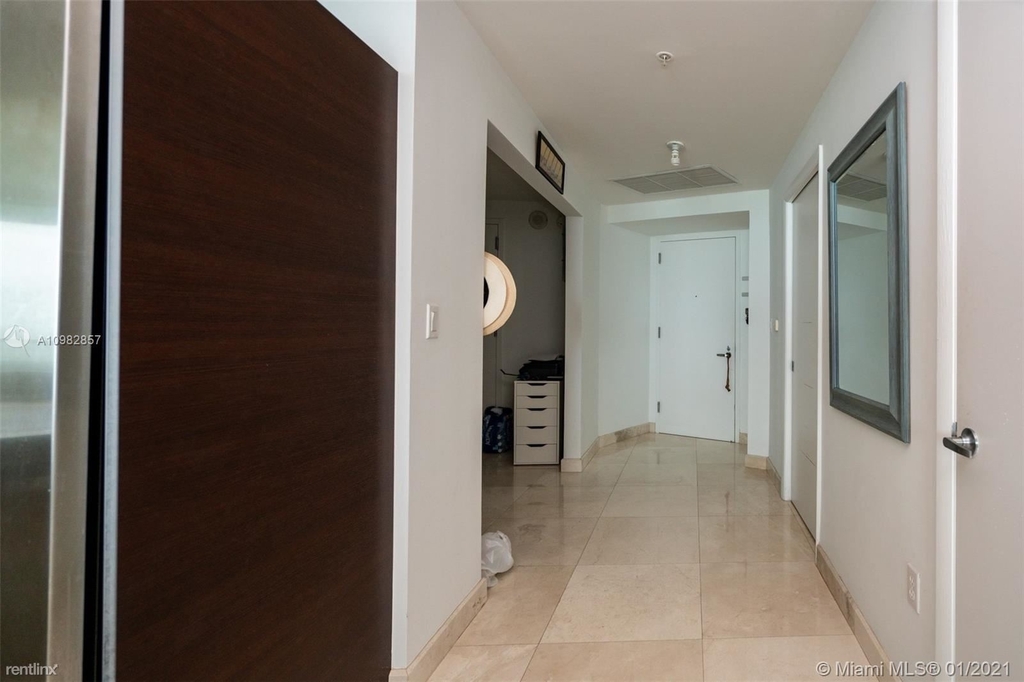 1900 N Bayshore Dr Apt 2914 - Photo 4