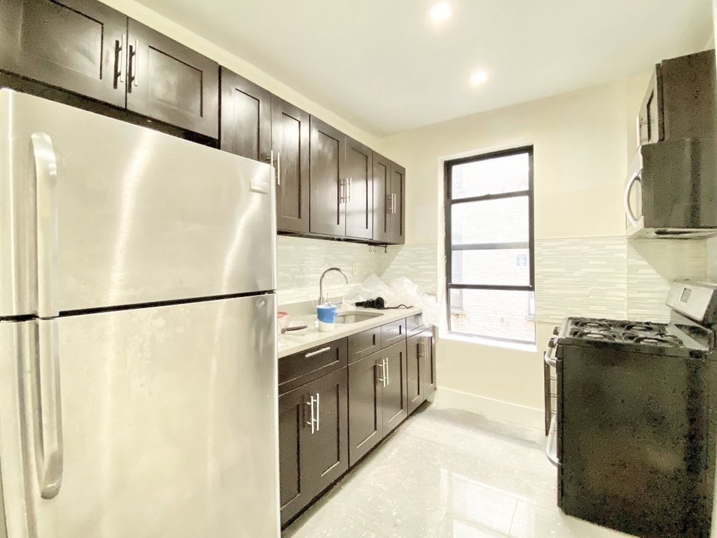 304 W 151st St - Photo 4