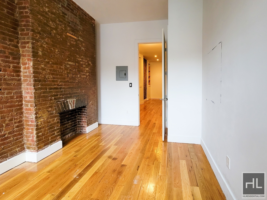 332 Hart Street - Photo 4