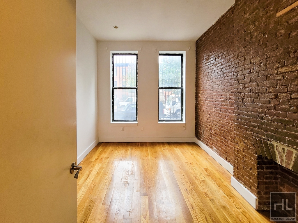 332 Hart Street - Photo 5