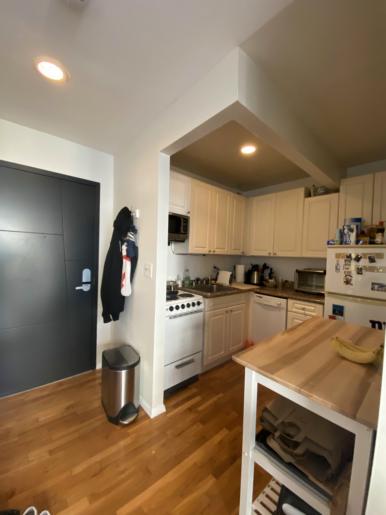 312 East 30th Street - Photo 4