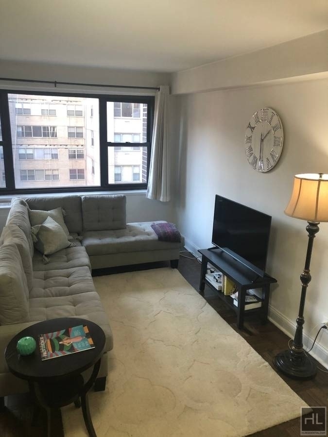 405 East 56 Street - Photo 4