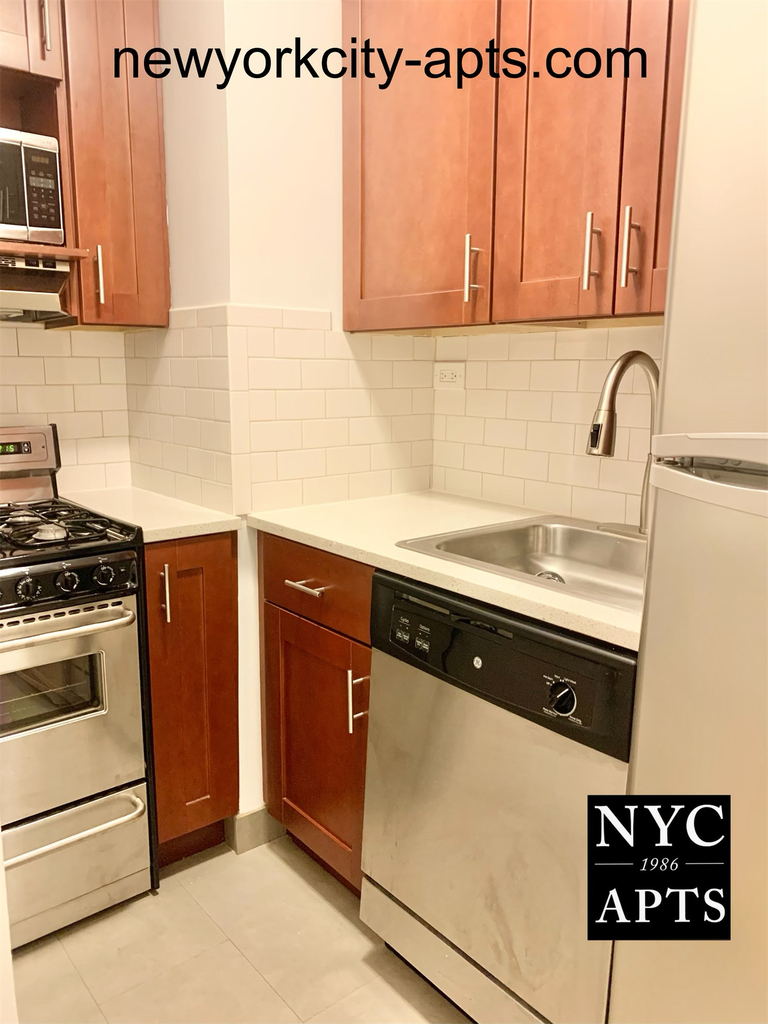 151 West 16th Street - Photo 3