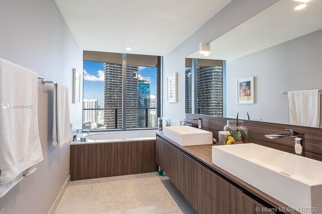 1000 Brickell Plz - Photo 10