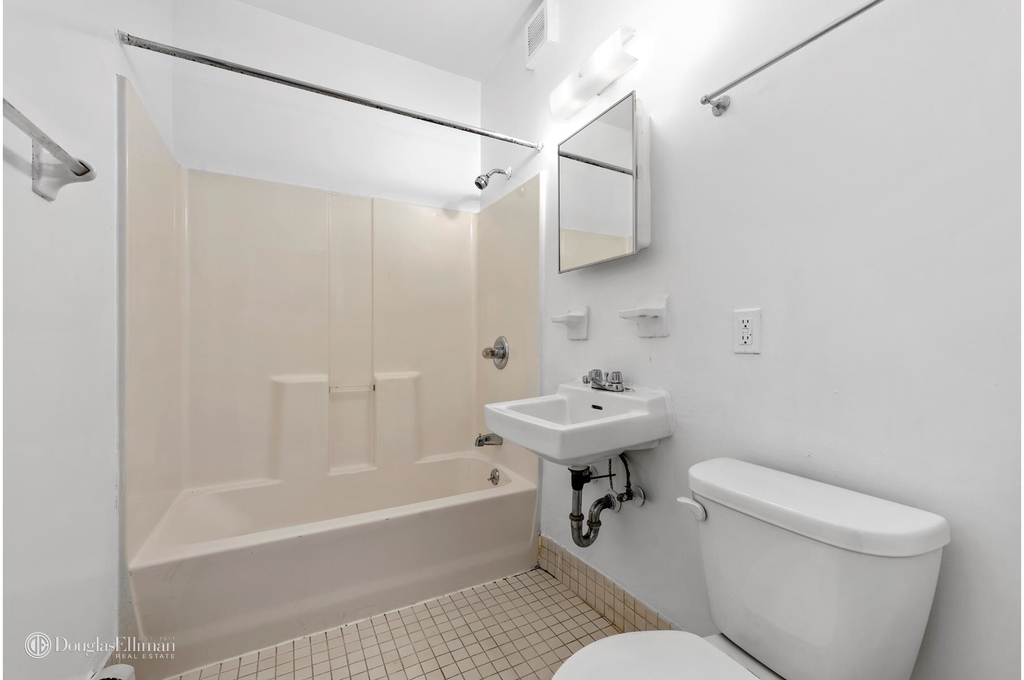 17 Avenue C - Photo 2