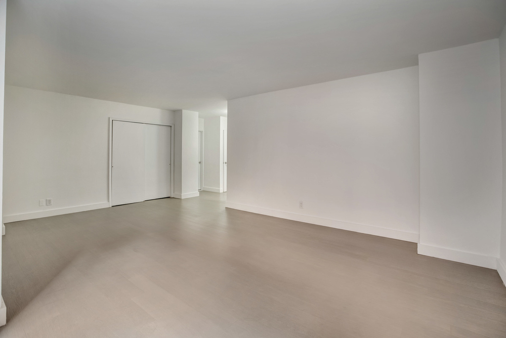 114 East 40th Street - Photo 6