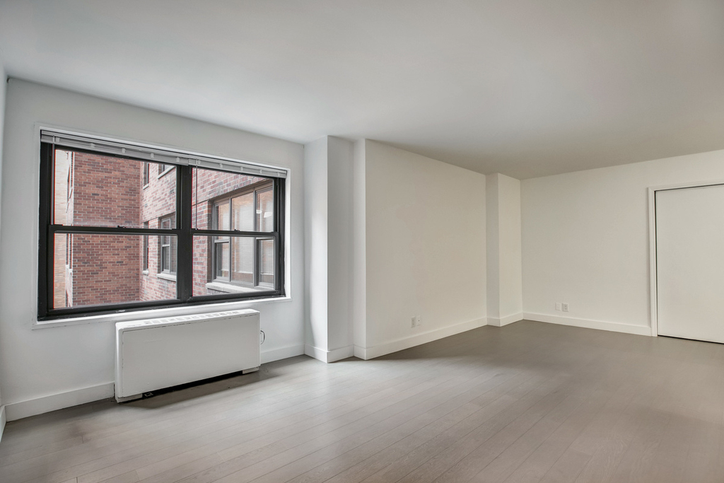 114 East 40th Street - Photo 4