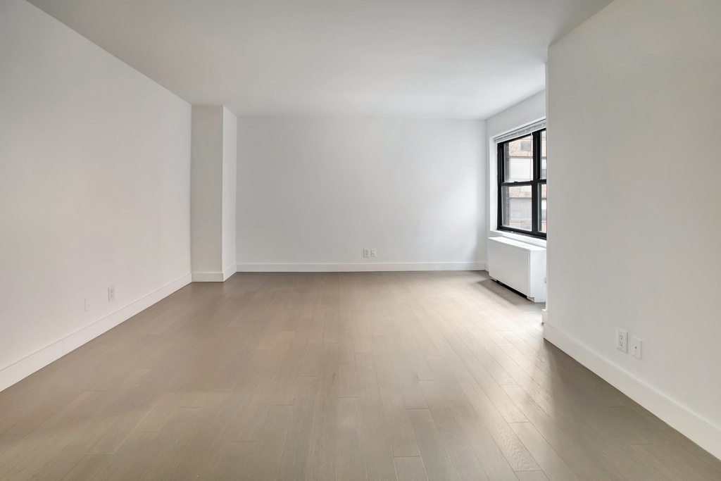 114 East 40th Street - Photo 0