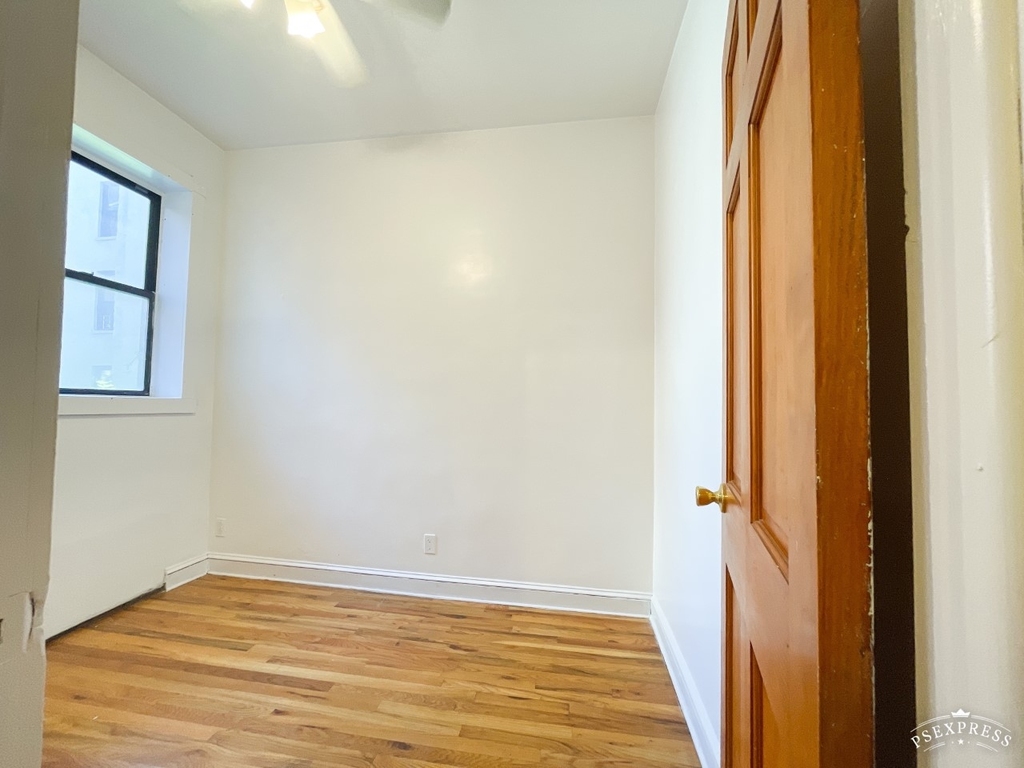 601 East 11th Street - Photo 4