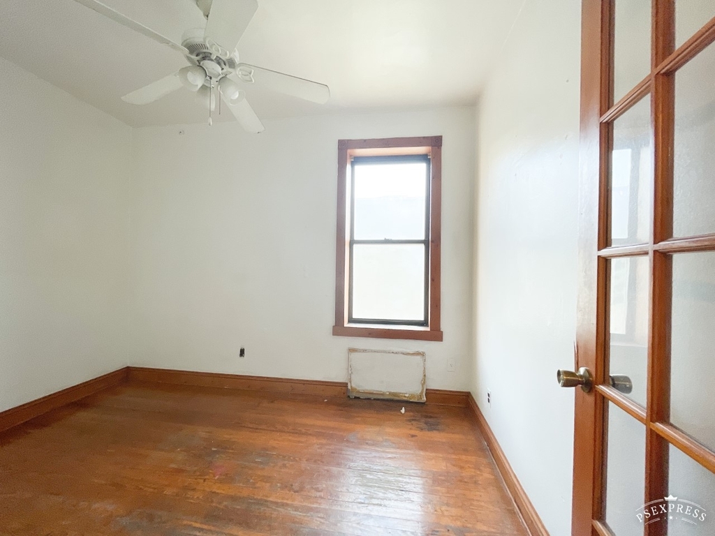 601 East 11th Street - Photo 4