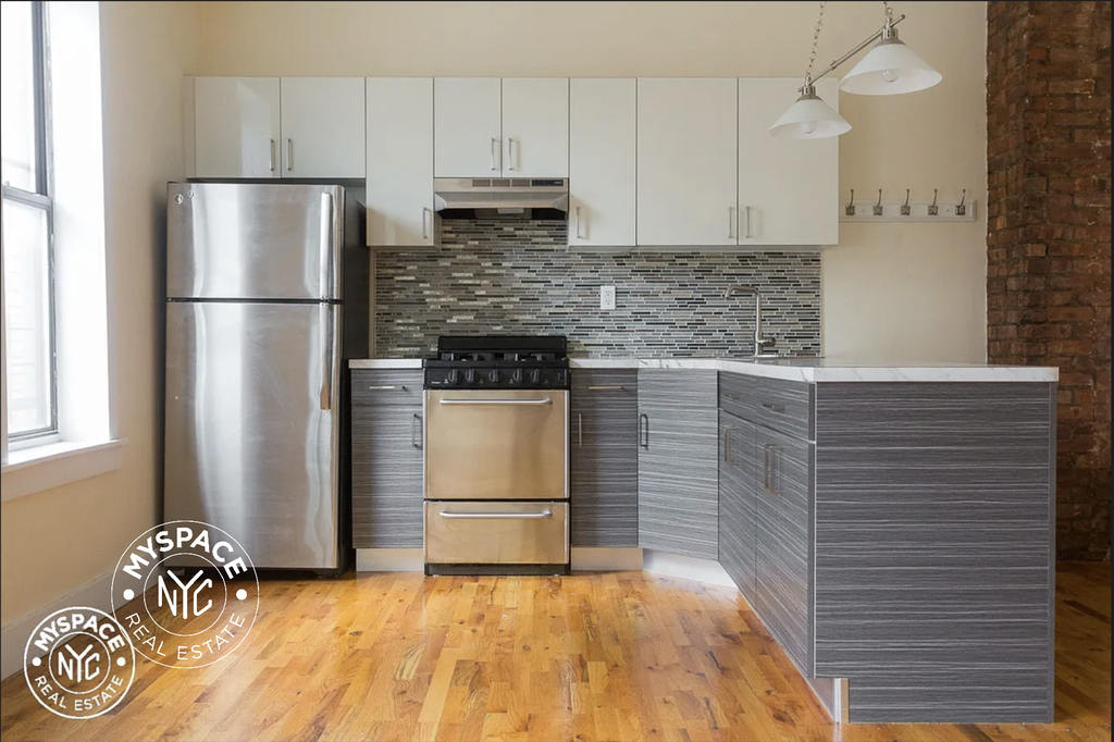 381 Berry Street - Photo 2
