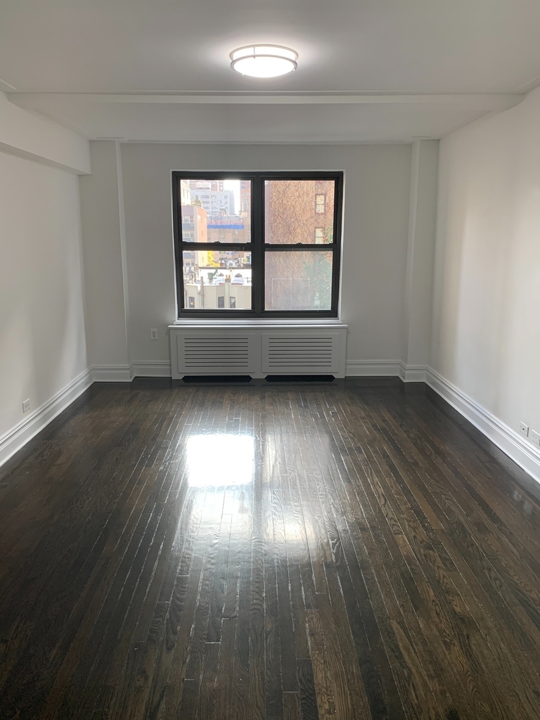 137 East 38th Street - Photo 7