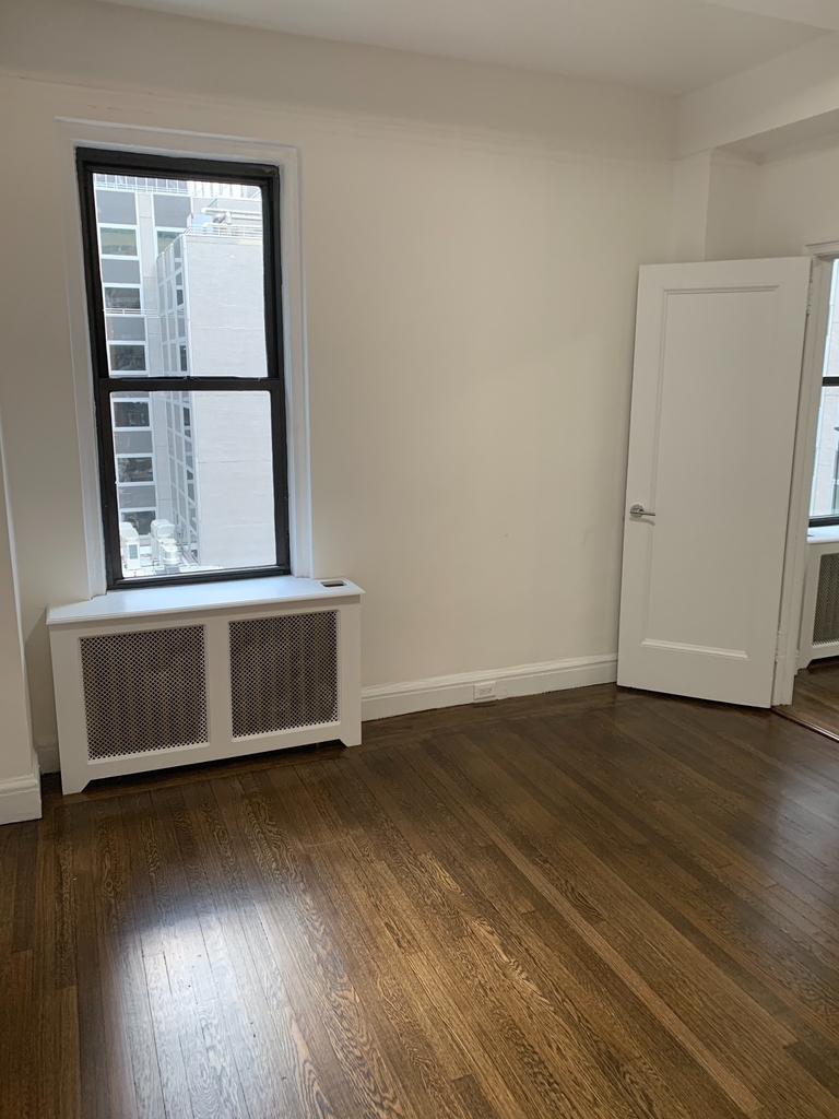 140 East 46th Street - Photo 6